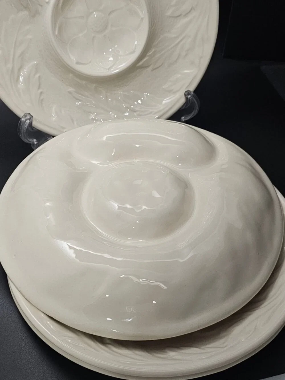 4 White Majolica Artichoke Plates country charm embossed ceramic vtg serving